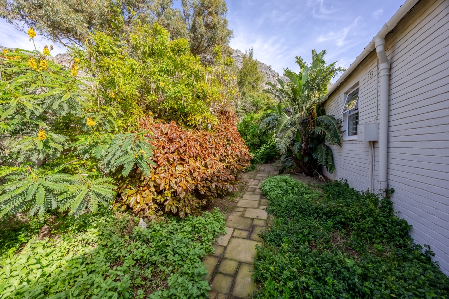 3 Bedroom Property for Sale in Lakeside Western Cape